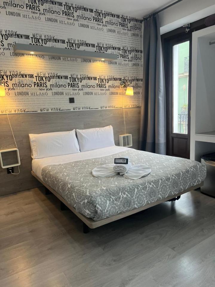 Hostal Abril Madrid Extérieur photo
