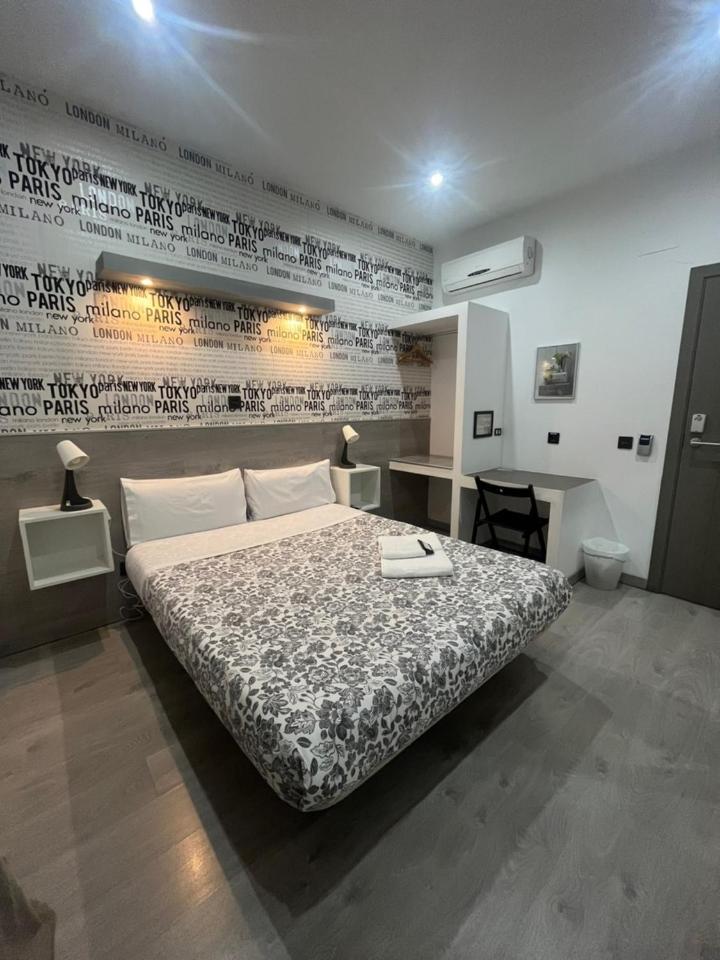 Hostal Abril Madrid Extérieur photo
