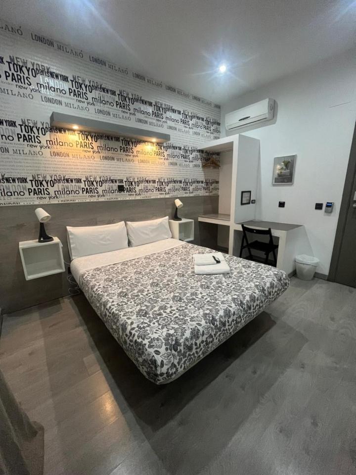 Hostal Abril Madrid Extérieur photo